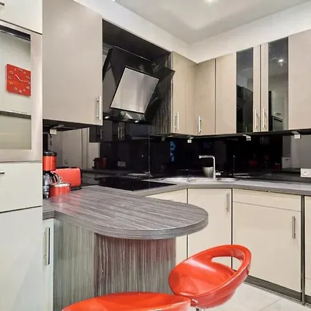 Appartement Bright And Chic Haussmannian Porte Maillot Paris