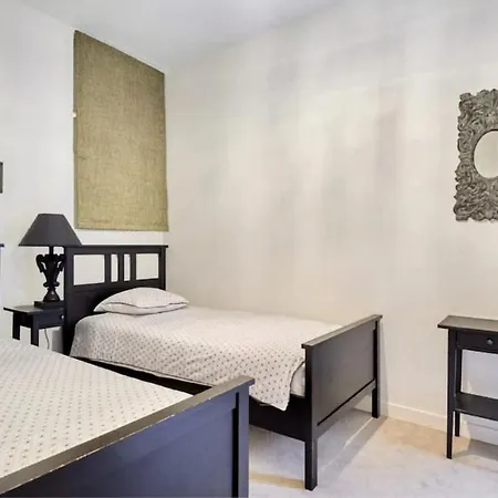 Bright And Chic Haussmannian Porte Maillot Appartement Paris