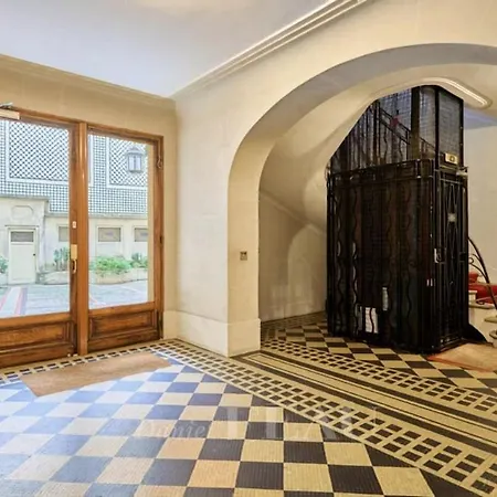 Bright And Chic Haussmannian Porte Maillot Appartement